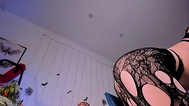 Offline LilianKroft on StripChat