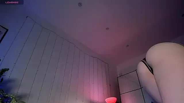 Offline LilianKroft on StripChat