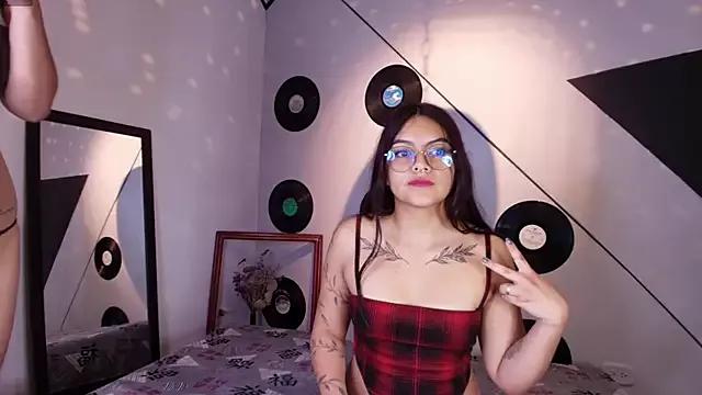 Lilith_and_Khloe from StripChat