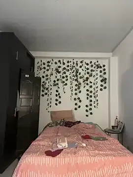 Offline LiLy_kIndly on StripChat