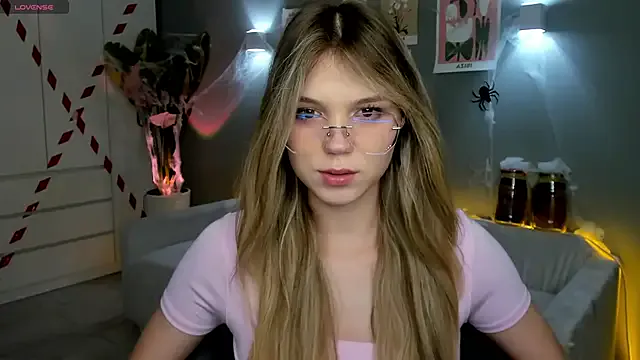 Offline linakorvin on StripChat