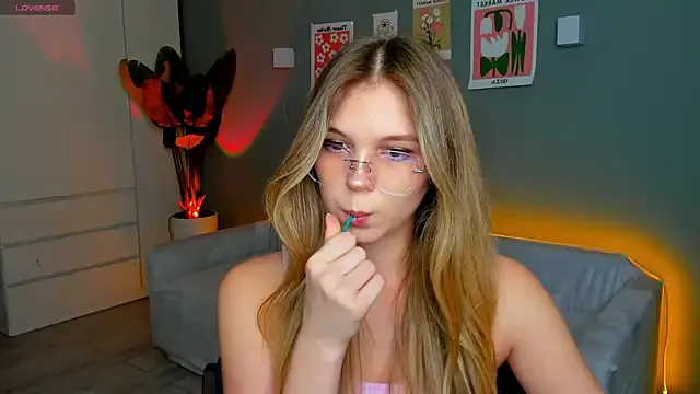 Offline linakorvin on StripChat