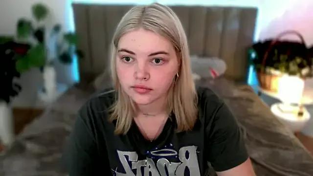 lindablossom from StripChat is Freechat