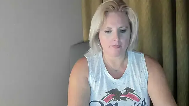 Freechat lisaxlovexxx on StripChat