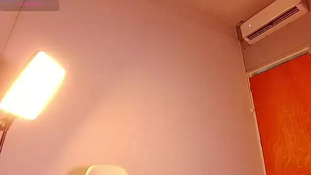 littleebluee from StripChat