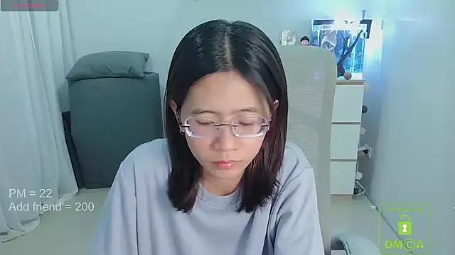 littlemiilk from StripChat