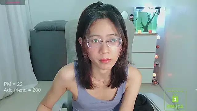 littlemiilk from StripChat