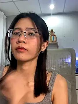 littlemiilk from StripChat