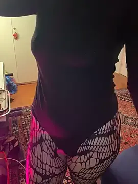 Offline littlewitchxoxo on StripChat