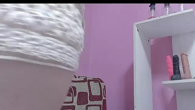 LolaBoobs from StripChat