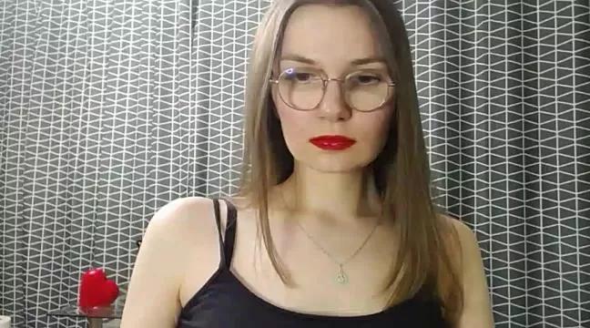 LooveELLYx from StripChat is Freechat