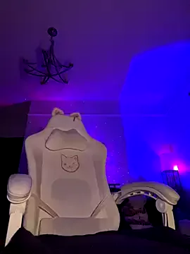 Offline loveluna8 on StripChat