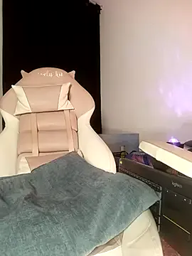 Offline lovely_kitt on StripChat