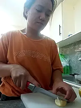 Offline Lovelyclaya on StripChat