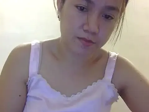 Offline Lovelyclaya on StripChat