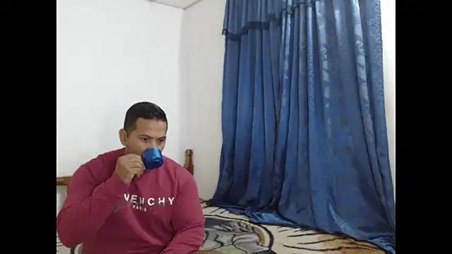 Freechat lover_1994 on StripChat