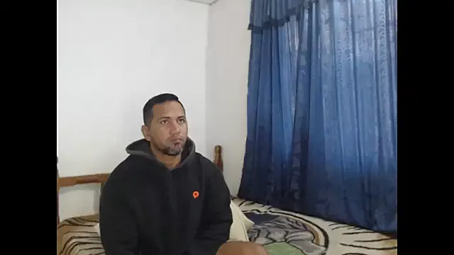 Freechat lover_1994 on StripChat