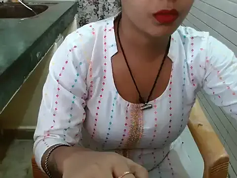 Offline LovingPihu on StripChat