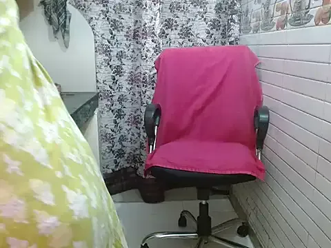 Offline LovingPihu on StripChat