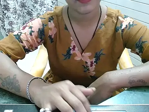 Offline LovingPihu on StripChat