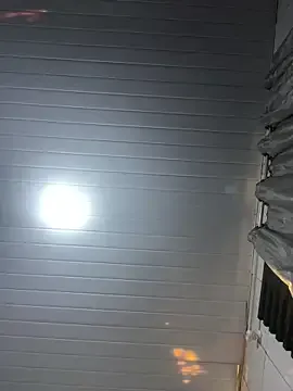 Offline luara1988 on StripChat