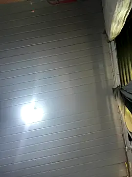 Offline luara1988 on StripChat