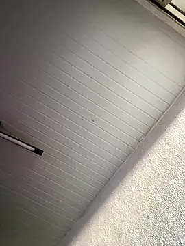 Offline luara1988 on StripChat