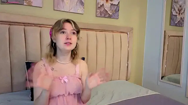 Lucia_Copper on StripChat