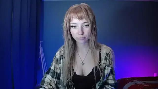 LuciaYoung from StripChat is Freechat