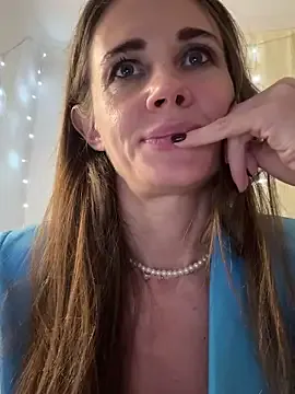 Offline LucieMack on StripChat