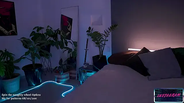 LucyAllenX on StripChat