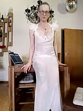 Offline LucyLingerie78 on StripChat