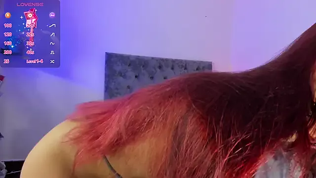 Offline Luisa_Red on StripChat