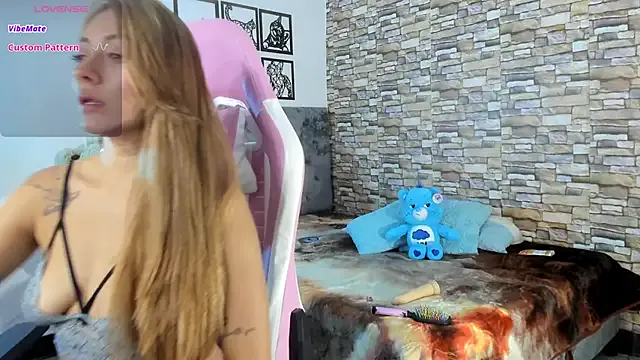 Offline Luisa_Red on StripChat