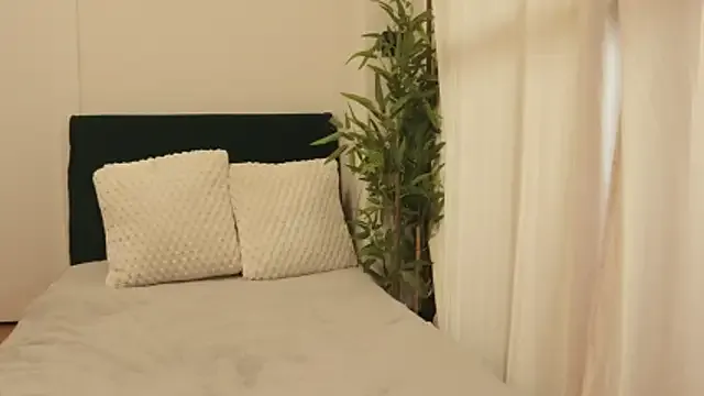 Offline Luna_Riva on StripChat