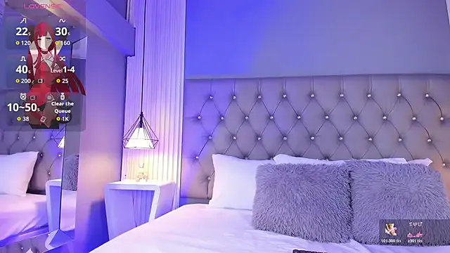 LunaBloomn on StripChat