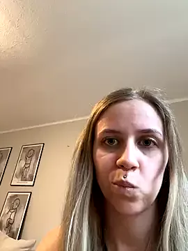 lunawolf21 on StripChat