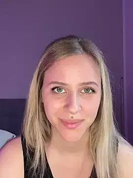 lunawolf21 on StripChat