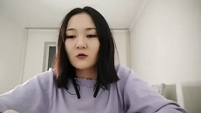 Lyndasilk on StripChat