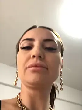 Offline madonnaaaa on StripChat