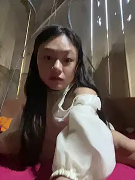 Offline mai-xinh on StripChat