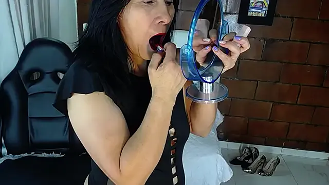 Maira_B on StripChat