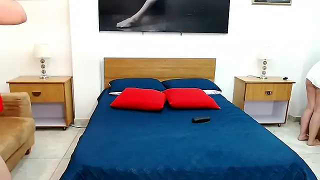 Offline MaloryAndLuna on StripChat