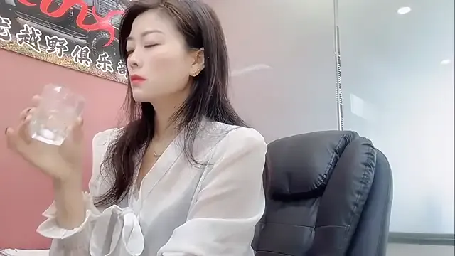 Offline Maneki-nekoo on StripChat