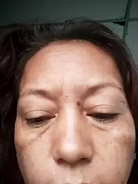 Offline marinita13 on StripChat