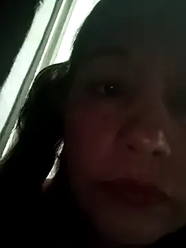 Offline marinita13 on StripChat