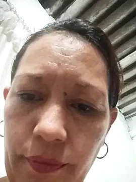 Offline marinita13 on StripChat