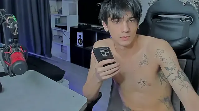 Offline MarkBrowniii on StripChat