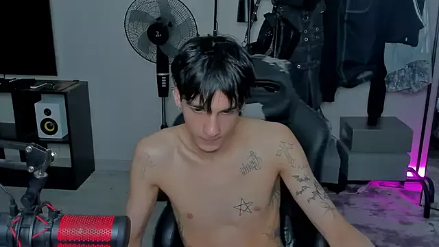 Offline MarkBrowniii on StripChat