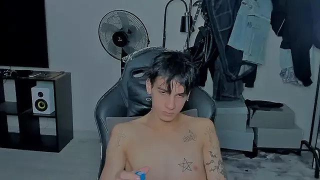 Offline MarkBrowniii on StripChat